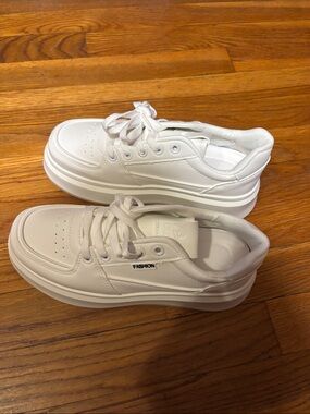 Kids White Fashion Sneakers - Casual Lace-Up